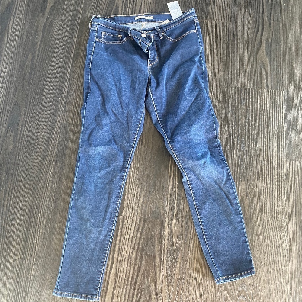 Levi-Skinny-Ankle-Jeans-Size 28🍍